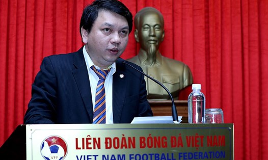 Tổng thư kí VFF Lê Hoài Anh lần đầu tiên đưa ra những thông tin xung quanh việc mở bán vé online trận ĐT Việt Nam và Philippines. Ảnh: VFF