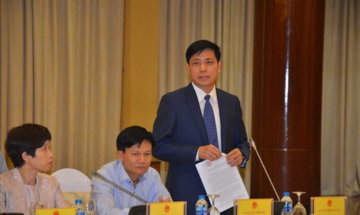 Thứ trưởng Bộ Giao thông Vận tải Nguyễn Ngọc Đông trả lời tại họp báo. Ảnh: Huyên Nguyễn
