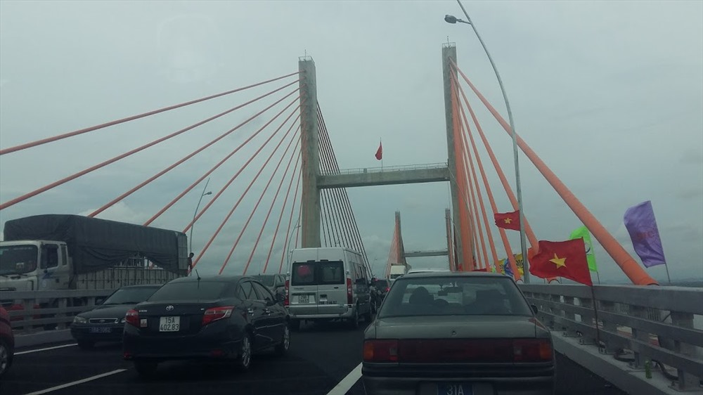 Cầu Bạch Đằng. Ảnh: Nguyễn Hùng