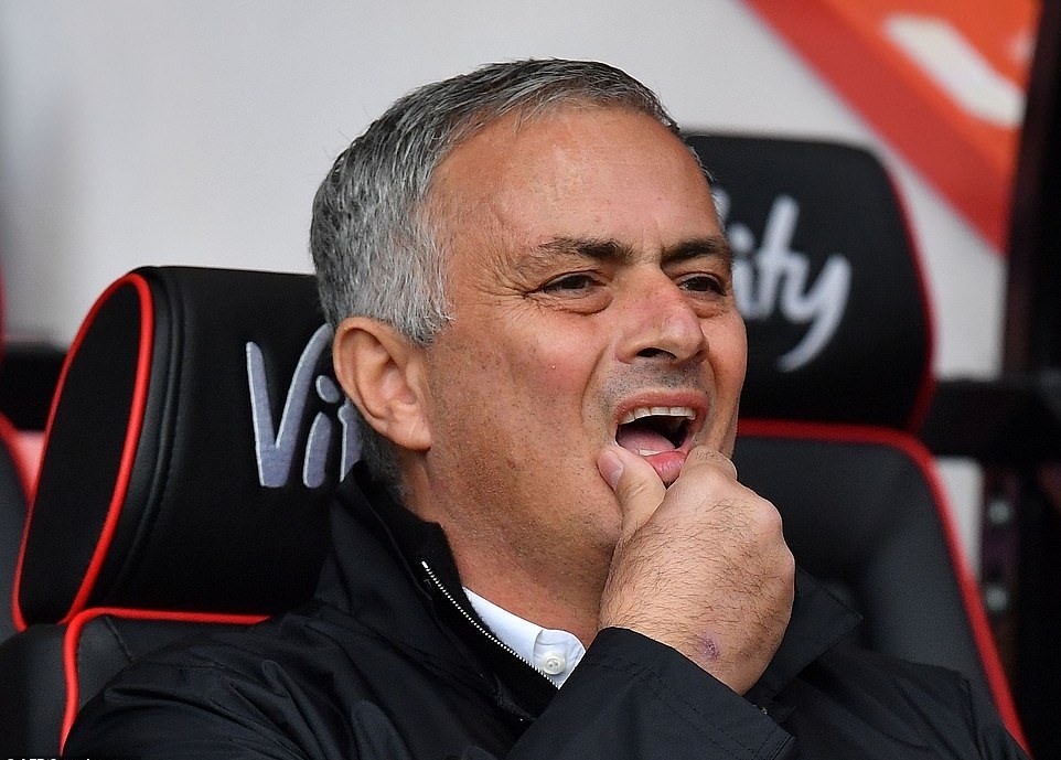 HLV Mourinho và các học trò có chiến thắng nhọc nhằn trước Bournemouth. Ảnh: Getty Images.
