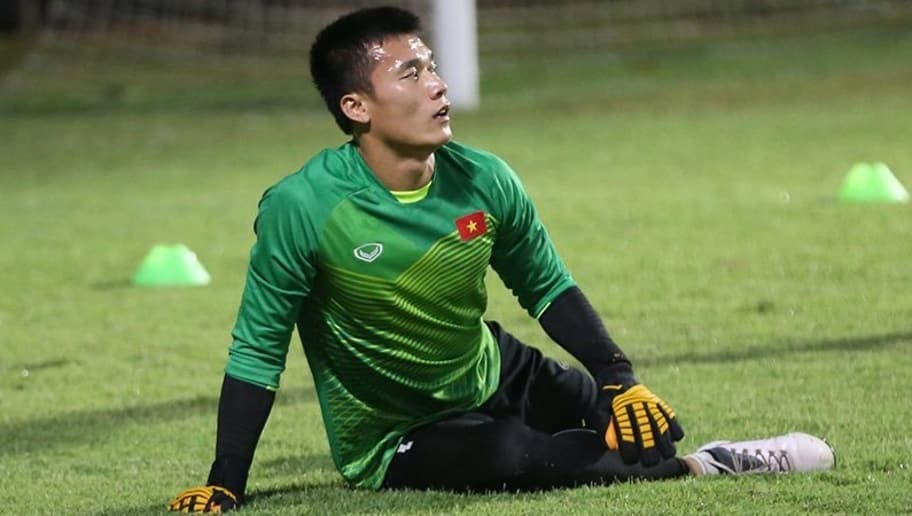 Bùi Tiến Dũng trở lại tập luyện sau tin đồn dính chấn thương.