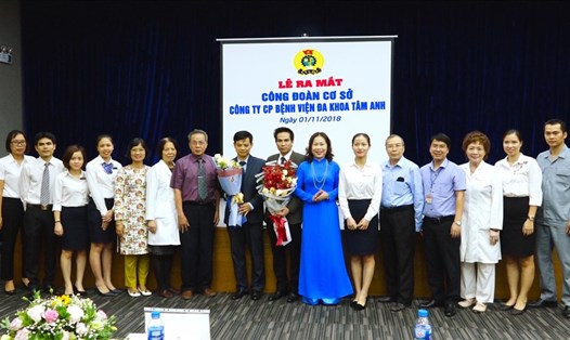 Tại lễ ra mắt Công đoàn Cty CP Bệnh viện Đa khoa Tâm Anh. Ảnh: LĐLĐ quận Long Biên  