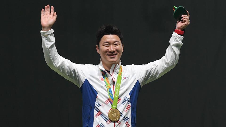 Jin Jong Oh  đến Việt Nam giao lưu cùng Hoàng Xuân Vinh. Ảnh: TL