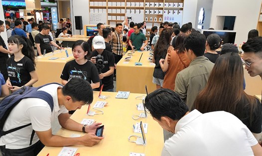 Cửa hàng trải nghiệm hiện đại nhất Đông Nam Á của Huawei tại SC VivoCity (TP.HCM).