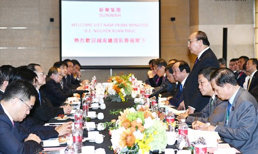 Thủ tướng Nguyễn Xuân Phúc toạ đàm với các doanh nghiệp hàng đầu Trung Quốc. Ảnh: chinhphu.vn
