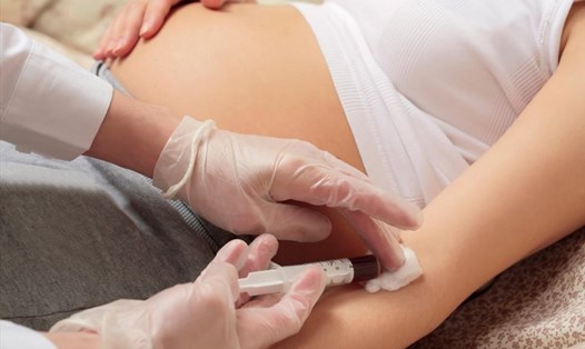 Không cần chọc ối, xét nghiệm máu mẹ bầu có thể phát hiện hàng loạt dị tật