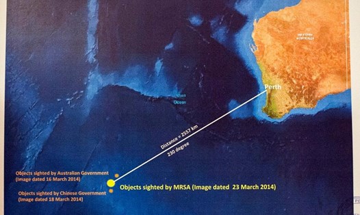 Chuyên gia hàng không Canada tin rằng thân máy bay MH370 còn nguyên vẹn dưới đáy biển Nam Ấn Độ Dương. Trong ảnh là vị trí những vật thể không xác định được Cơ quan cảm biến từ xa Malaysia công bố tháng 3.2014. Ảnh: EPA