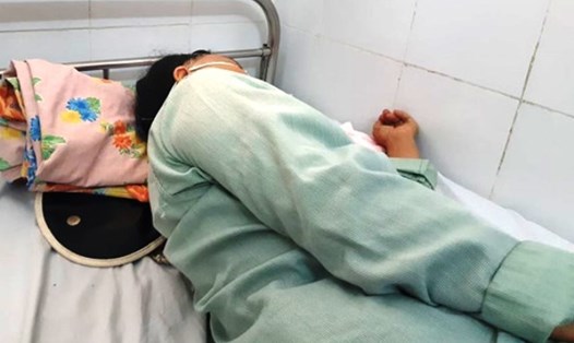 BN hóc xương đang điều trị tại bệnh viện Tai mũi họng TƯ. Ảnh: BVCC