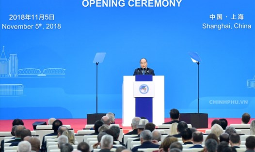 Thủ tướng Nguyễn Xuân Phúc phát biểu tại lễ khai mạc Hội chợ CIIE 2018 - Ảnh: VGP