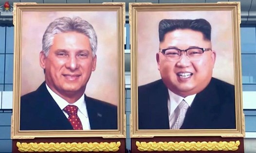 Bức chân dung nhà lãnh đạo Kim Jong-un và Chủ tịch Cuba Miguel Díaz-Canel. Ảnh: KCTV