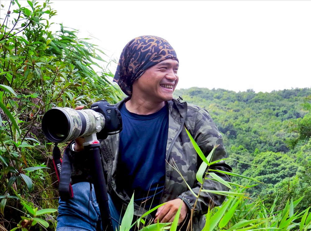 Nhà báo lê Hải Sơn săn ảnh trên Sơn Trà
