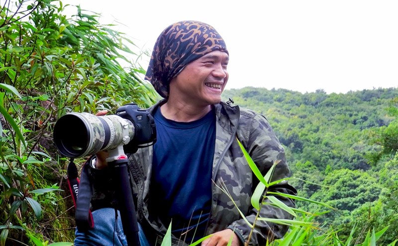 Nhà báo lê Hải Sơn săn ảnh trên Sơn Trà