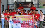 Bà con Việt kiều "tiếp lửa" đội tuyển Việt Nam trận ra quân AFF Cup 2018 gặp Lào