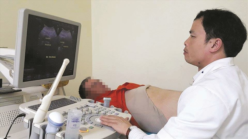 Bệnh nhân đến khám bệnh nam khoa tại Bệnh viện Nam học và Hiếm muộn Hà Nội. Ảnh: Lệ Hà Bệnh nhân đến khám bệnh nam khoa tại Bệnh viện Nam học và Hiếm muộn Hà Nội. Ảnh: Lệ Hà
