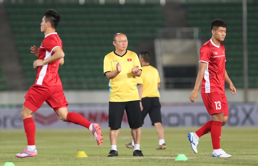 Thầy trò HLV Park Hang-seo tự tin thắng Lào. Ảnh: Đ.Đ 