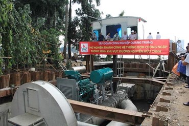 Đến nay TPHCM vẫn chưa chốt được giá thuê máy bơm chống ngập đường Nguyễn Hữu Cảnh.  Ảnh: M.Q