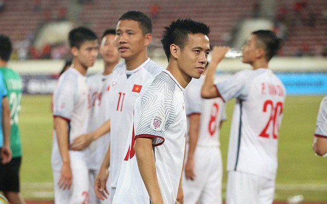 Văn Quyết gặp chấn thương trọng trận thắng Lào.