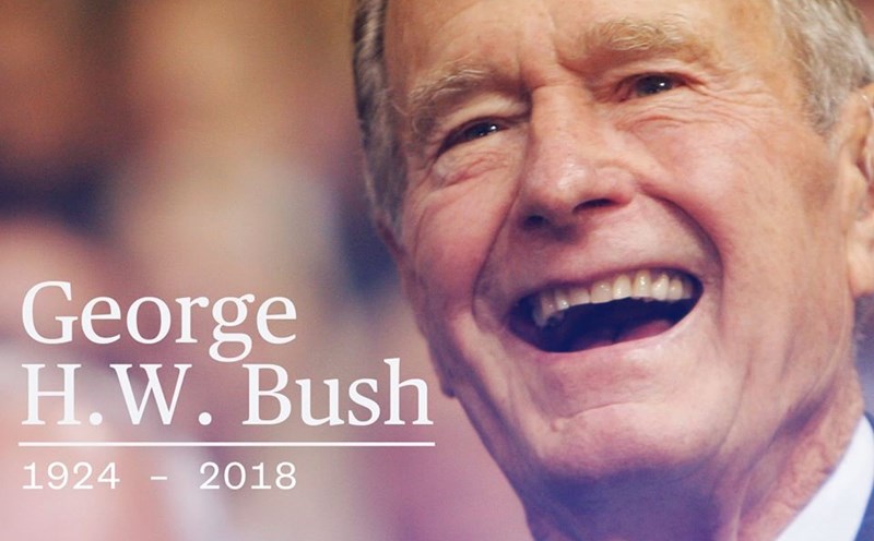 Bush Ha Hình ảnh cảm động chú chó của cố Tổng thống Bush túc trực bên linh cữu