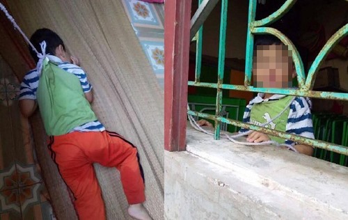 Bức ảnh bé trai 4 tuổi bị cột vào cửa sổ và sau đó là câu chuyện đau lòng của cả cháu bé và giáo viên.