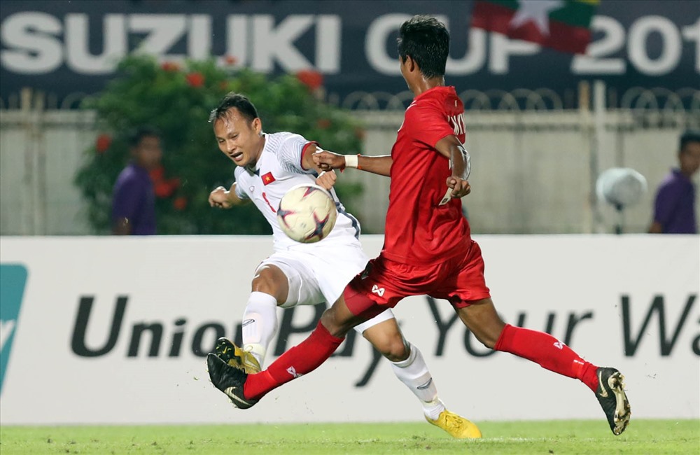 Tiền vệ Trọng Hoàng thừa nhận ĐT Malaysia càng đá càng hay, nên ĐT Việt Nam cần thận trọng ở trận chung kết, đặc biệt là khi phải chơi trên sân khách. Ảnh: Đ.Đ