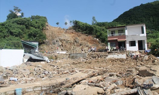 Hiện trường vụ vỡ hồ bơi của dự án Khu dân cư cao cấp Hoàng Phú khiến 4 người chết, 10 ngôi nhà bị đổ sập. Ảnh: PV