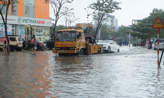 Mưa lũ gây ngập lụt nặng ở Đà Nẵng: Ảnh Hoàng Vinh