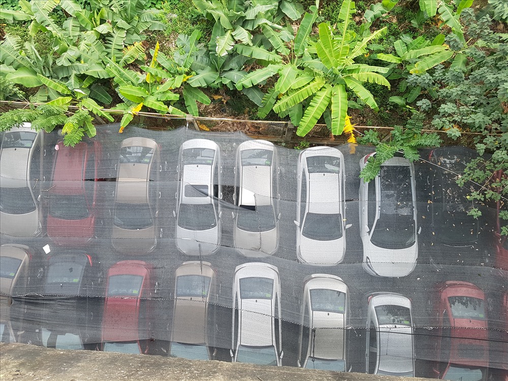 Cận cảnh bãi xe trái phép dưới gầm cầu Thăng Long.