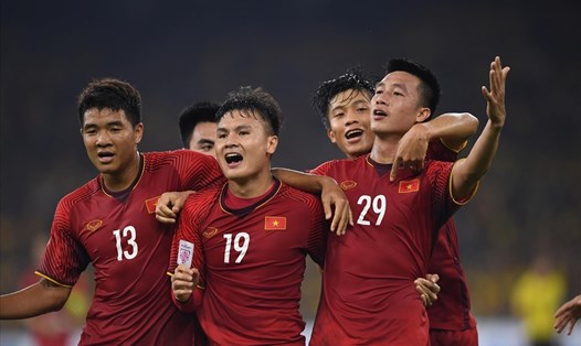 Tuyển Việt Nam ăn mừng khi ghi bàn vào lưới Malaysia trong trận chung kết lượt đi. Ảnh AFF