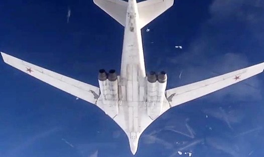 Hai máy bay Tu-160 của Nga bay tới Venezuela trong tuần này. Ảnh: Tass. 