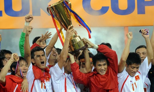 Thế hệ cầu thủ lên ngôi vô địch AFF Cup 2008 sẽ được mời đến SVĐ Mỹ Đình dự khán trận đấu chung kết lượt về giữa ĐT Việt Nam và Malaysia vào ngày 15.12 tới. Ảnh: AFF