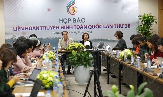 Ông Nguyễn Hà Nam, Trưởng ban Thư ký biên tập VTV chủ trì họp báo. 