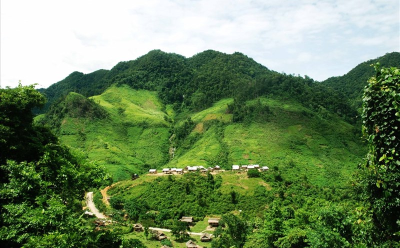 Bản Tà Vờng nhìn từ trên cao. Ảnh: Hoàng Bùi.