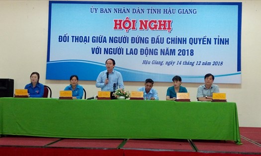 Ông Lê Tiến Châu, Phó bí thư Tỉnh ủy – Chủ tịch UBND tỉnh phát biểu tại buổi đối thoại