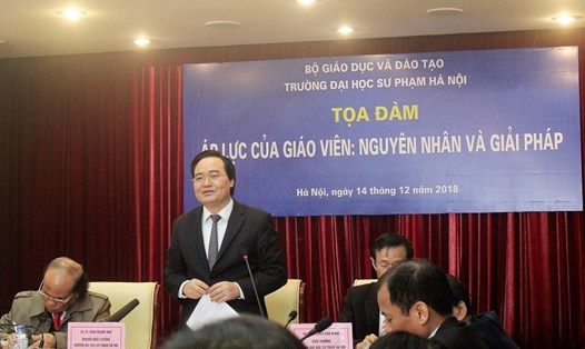 Bộ trưởng Phùng Xuân Nhạ chủ trì tọa đàm "Áp lực giáo viên: nguyên nhân và giải pháp".