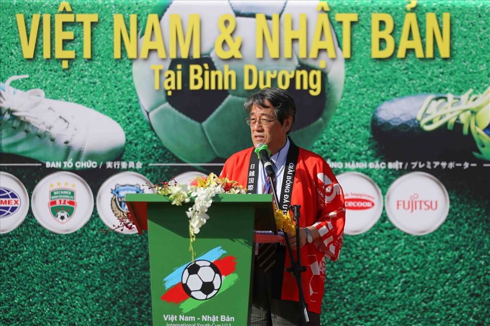Đại sứ đặc mệnh toàn quyền Nhật Bản tại Việt Nam ông Umeda Kunio tin tưởng ĐT Việt Nam sẽ lên ngôi vô địch AFF Cup 2018. Ảnh: D.P