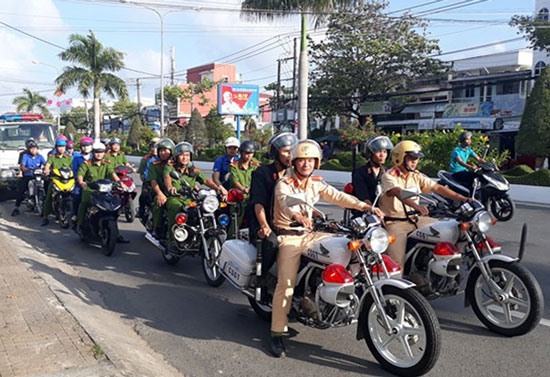 Lực lượng làm nhiệm vụ bảo vệ an ninh trật tự trước trận chung kết AFF cúp (ảnh Nhật Hồ)
