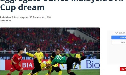 Cầu thủ Malaysia Mohamad Zaquan Adha Abd Radzak và thủ môn Việt Nam Đặng Văn Lâm trong trận chung kết AFF Suzuki 2018 tại sân vận động quốc gia Mỹ Đình tối 15.12 trong bài viết của tờ báo Malaysia. Ảnh: Bernama