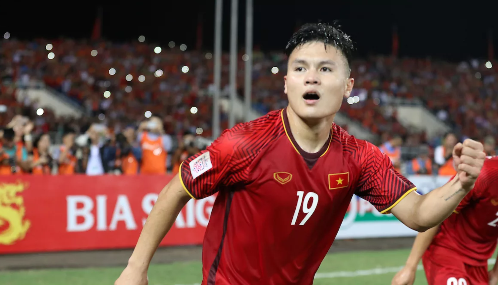 Nguyễn Quang Hải là cầu thủ xuất sắc nhất AFF Cup 2018. Ảnh: Fox Sports Asia