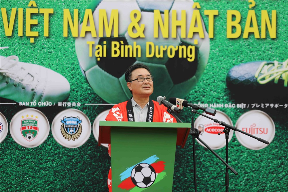 Ông Kawaue Junichi – Tổng lãnh sự quán Nhật Bản đánh giá cao ĐT Việt Nam trong tương lai gần sẽ là thế lực của bóng đá của khu vực cũng như Châu Á. Ảnh: D.P