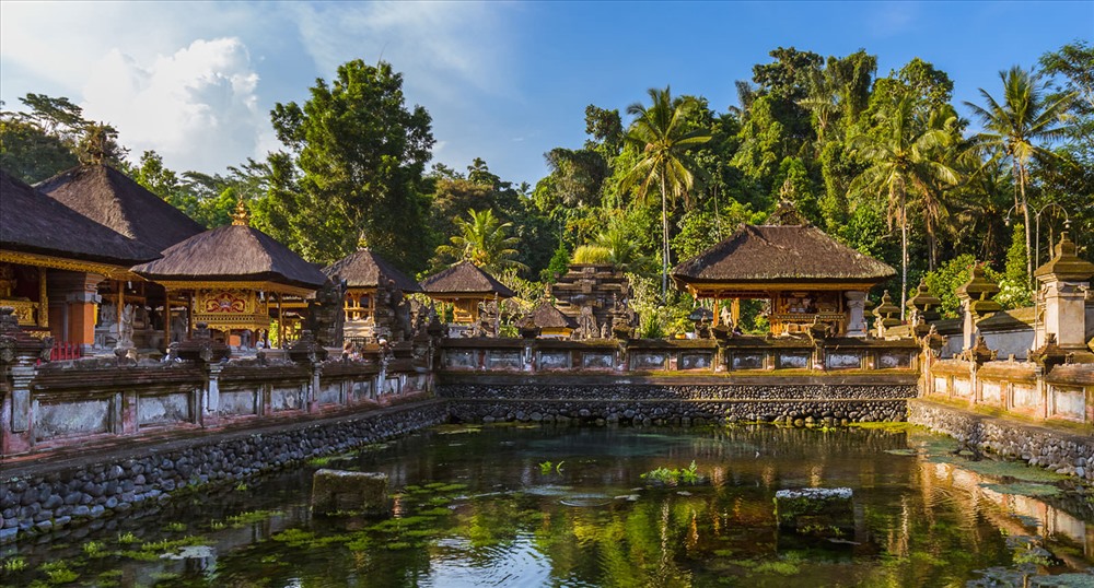 Đền Tirta Empul nằm ở trung tâm đảo Bali