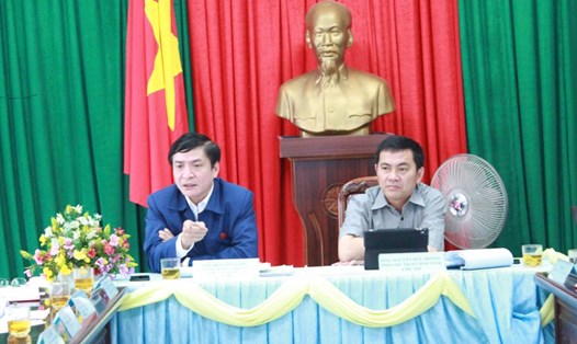 ĐBQH, Chủ tịch Tổng LĐLĐVN Bùi Văn Cường (bên trái) trong buổi tiếp công dân tại Gia Lai. Ảnh: ĐÌNH VĂN