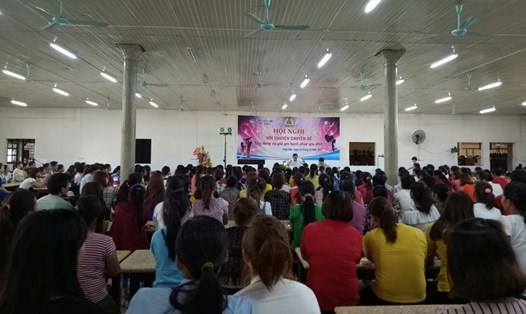 Một hội nghị nói chuyện chuyên đề dành cho nữ CNLĐ do LĐLĐ tỉnh Bắc Giang tổ chức. Ảnh: PV