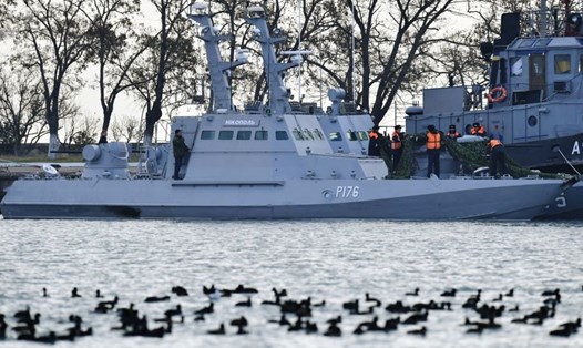 Tàu hải quân Ukraina vi phạm lãnh hải bị Nga bắt giữ. Ảnh: Sputnik