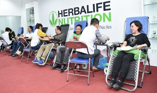 Các thành viên độc lập và nhân viên Herbalife nhiệt tình tham gia hiến máu tình nguyện.