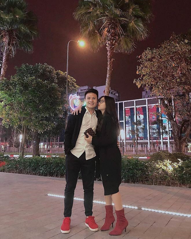 Quang Hải và bạn gái Nhật Lê.