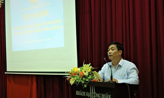 Đồng chí Nguyễn Duy Vũ - Phó Trưởng ban Tổ chức Tổng LĐLĐVN - phát biểu tại buổi tập huấn. Ảnh: Bảo Trung