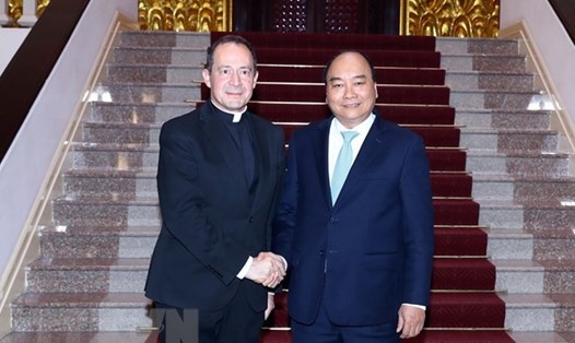 Thủ tướng Nguyễn Xuân Phúc tiếp ông Antonie Camilleri, Thứ trưởng Bộ Ngoại giao Tòa thánh Vatican. Ảnh: TTXVN