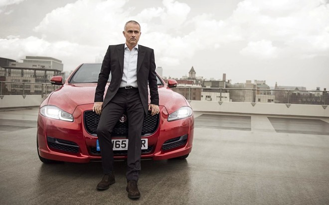 Jose Mourinho là huấn luyện viên bóng đá người Bồ Đào Nha.