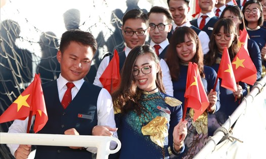 Các thanh niên đại diện Việt Nam tham gia tàu Đông Nam Á với chủ đề "Ôm trọn Việt Nam". Ảnh: MP