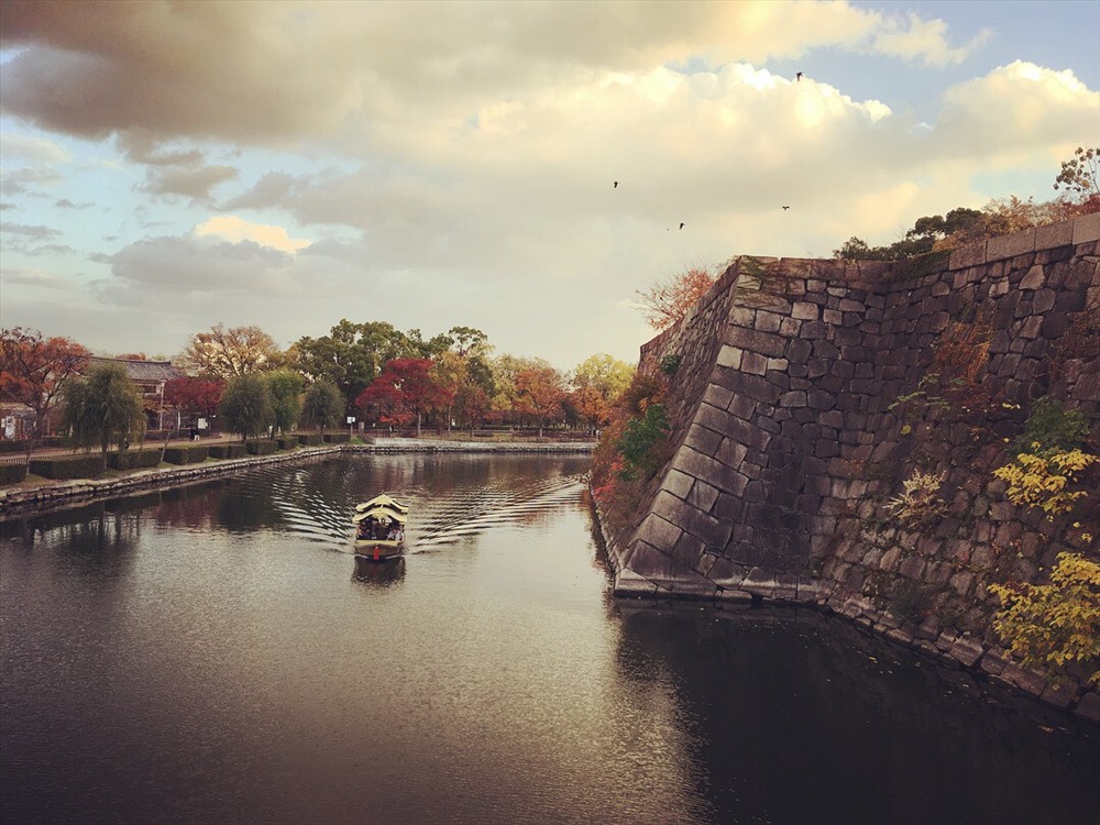  Dòng sông thơ mộng bên công viên lâu đài Osaka. Ảnh: Lê Thảo